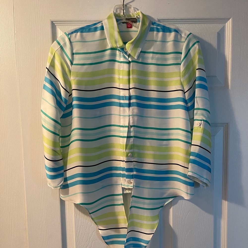 Vince Camuto ladies blouse Sz PXS pre owned & nice
